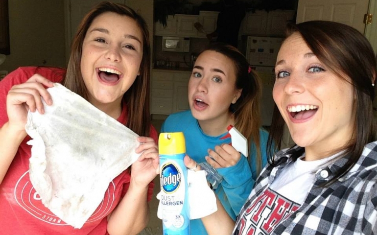 Students Volunteer In Bethany Area During “Sophomore Serve”