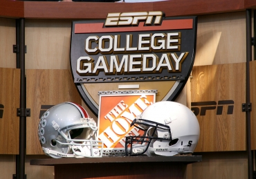 SNU Graduate Discusses His Journey as a Sportscaster