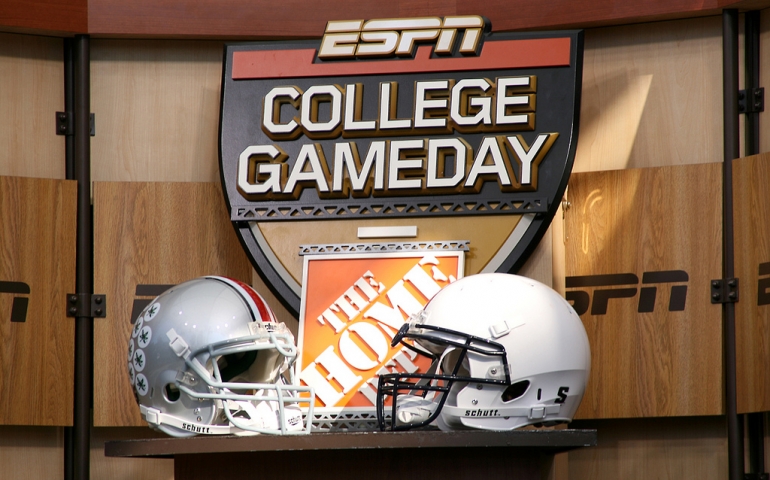 SNU Graduate Discusses His Journey as a Sportscaster