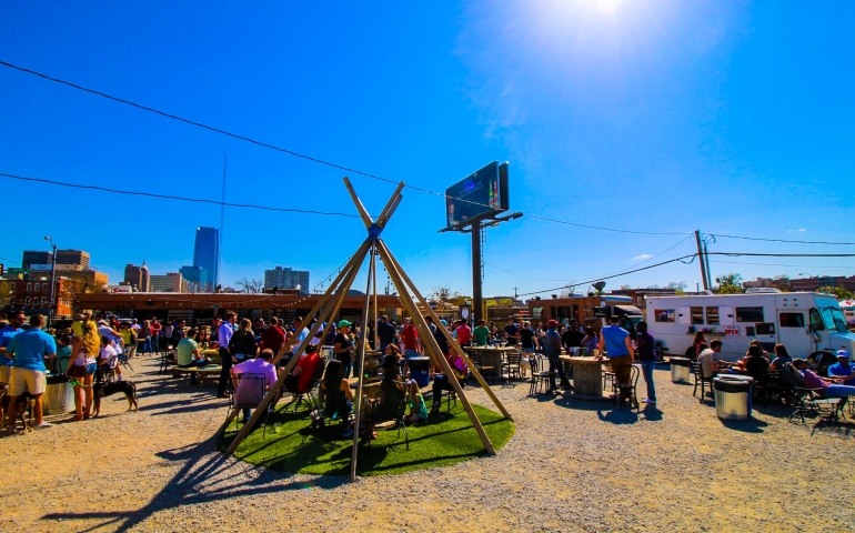 Food Trucks and Outdoor Patio Life