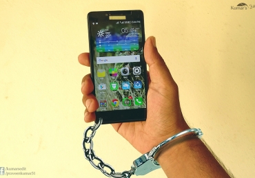 Studies Show Your Cell Phone Use Might Be Affecting Your Grades