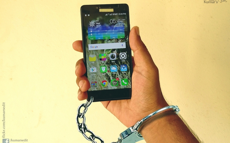 Studies Show Your Cell Phone Use Might Be Affecting Your Grades