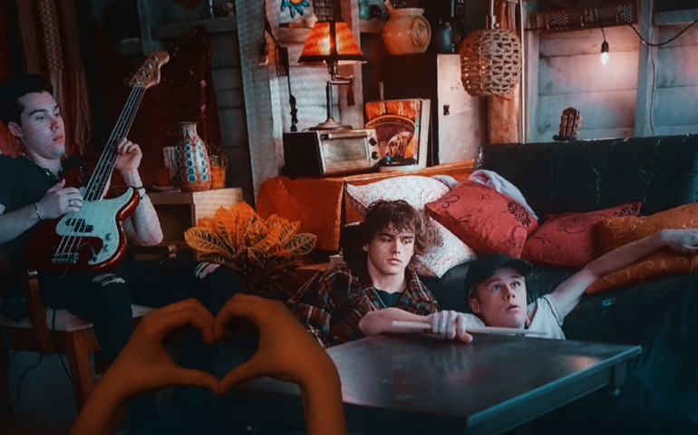 Julie and The Phantoms Deserves a Second Season