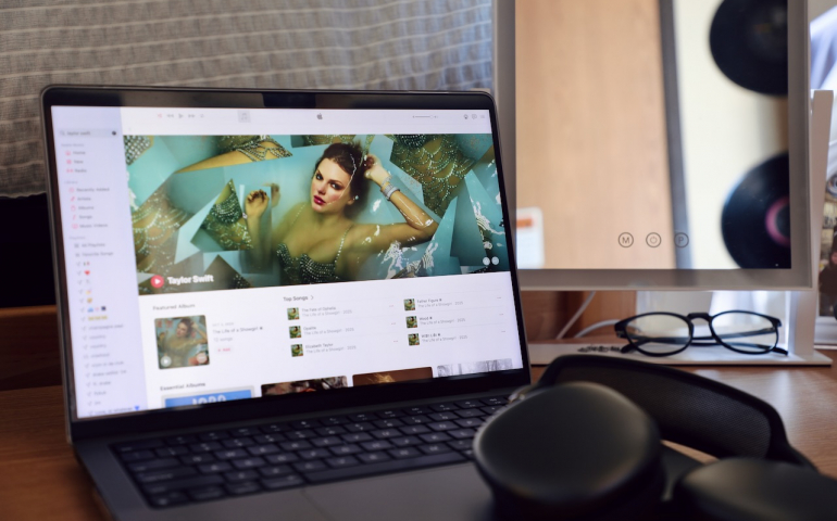 SNU Is in Its Showgirl Era